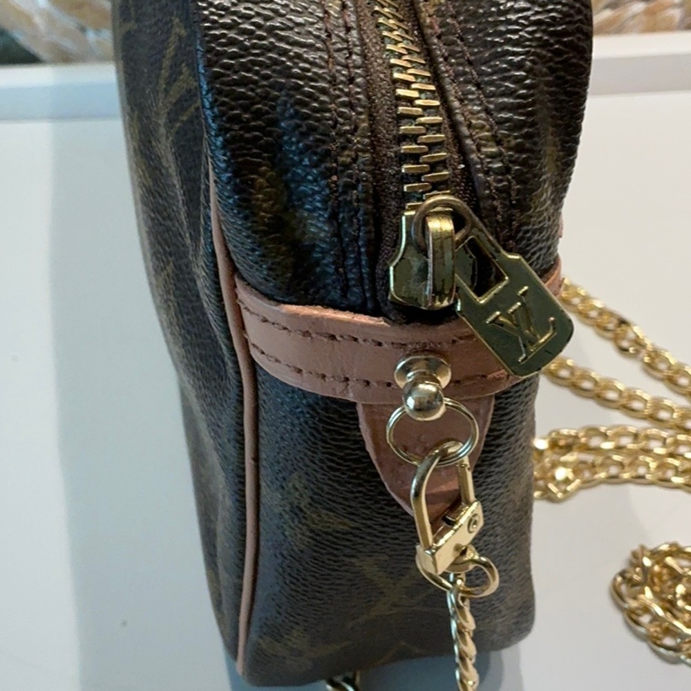 LOUIS VUITTON Mono Compiegne 23 Crossbody With Chain Strap - Picture 4 of 8